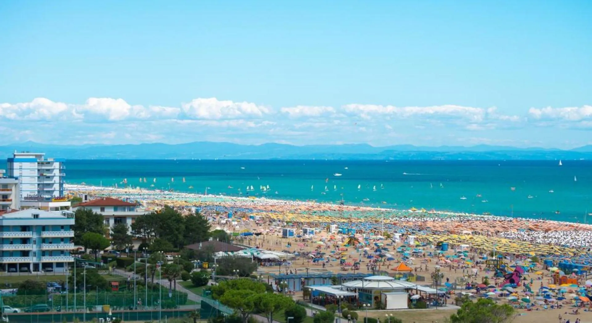 Spacious Apartment With Large Terrace - Beahost Bibione Italie
