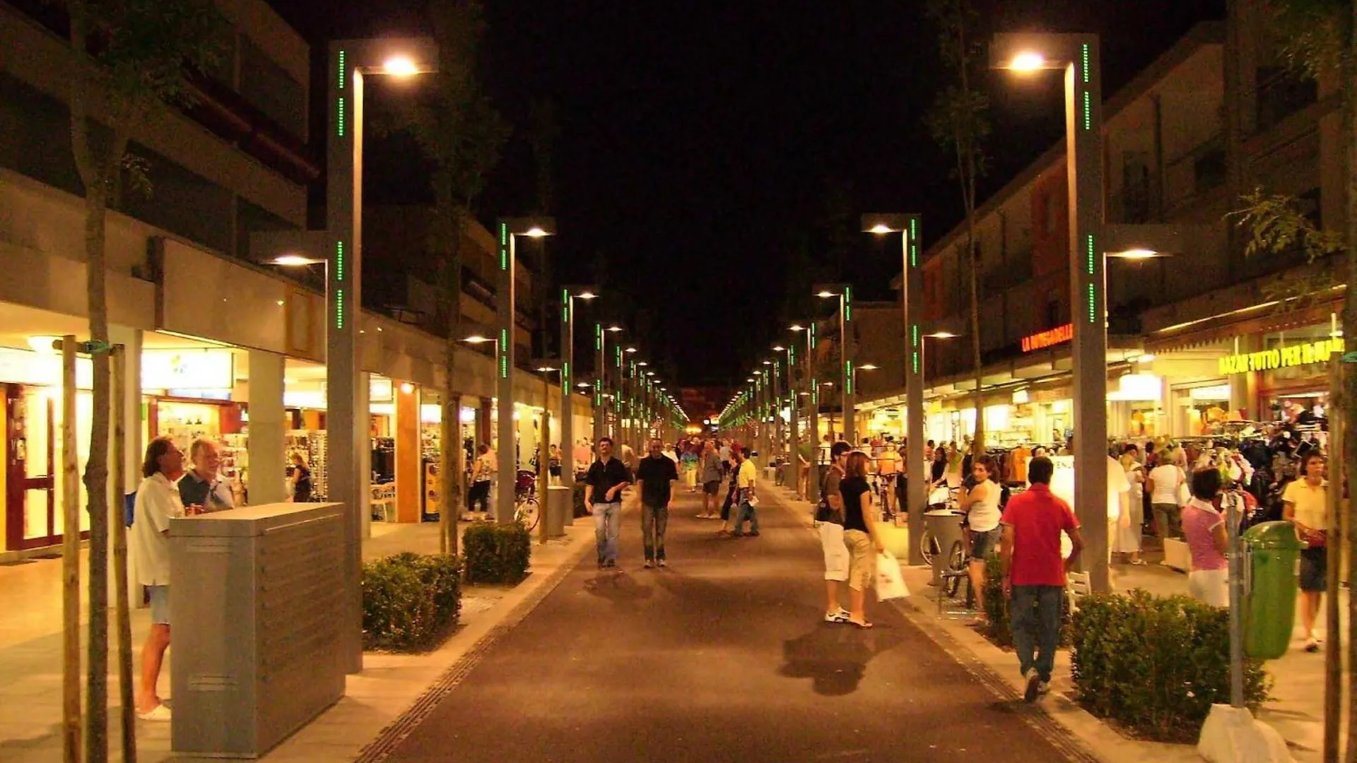 Spacious Apartment With Large Terrace - Beahost Bibione Italie